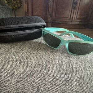 Aquamarine blue/green